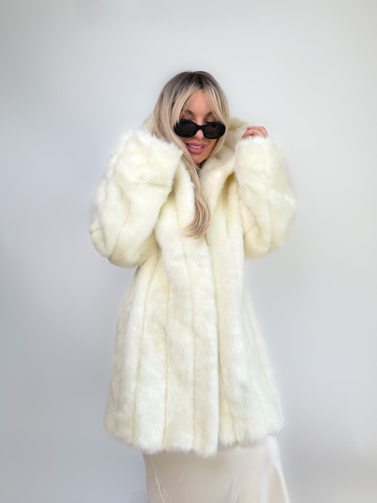 Vintage 90s White Faux Fur Hooded Coat L