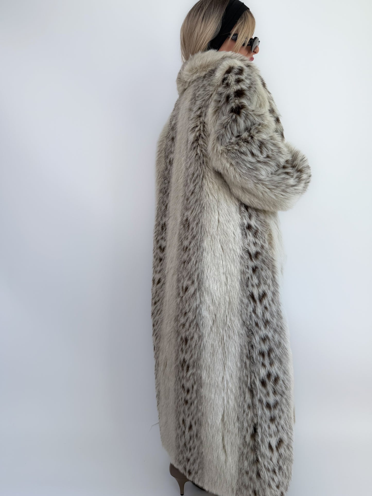 Snow Leopard Faux Fur Full-Length Vintage Coat S-M