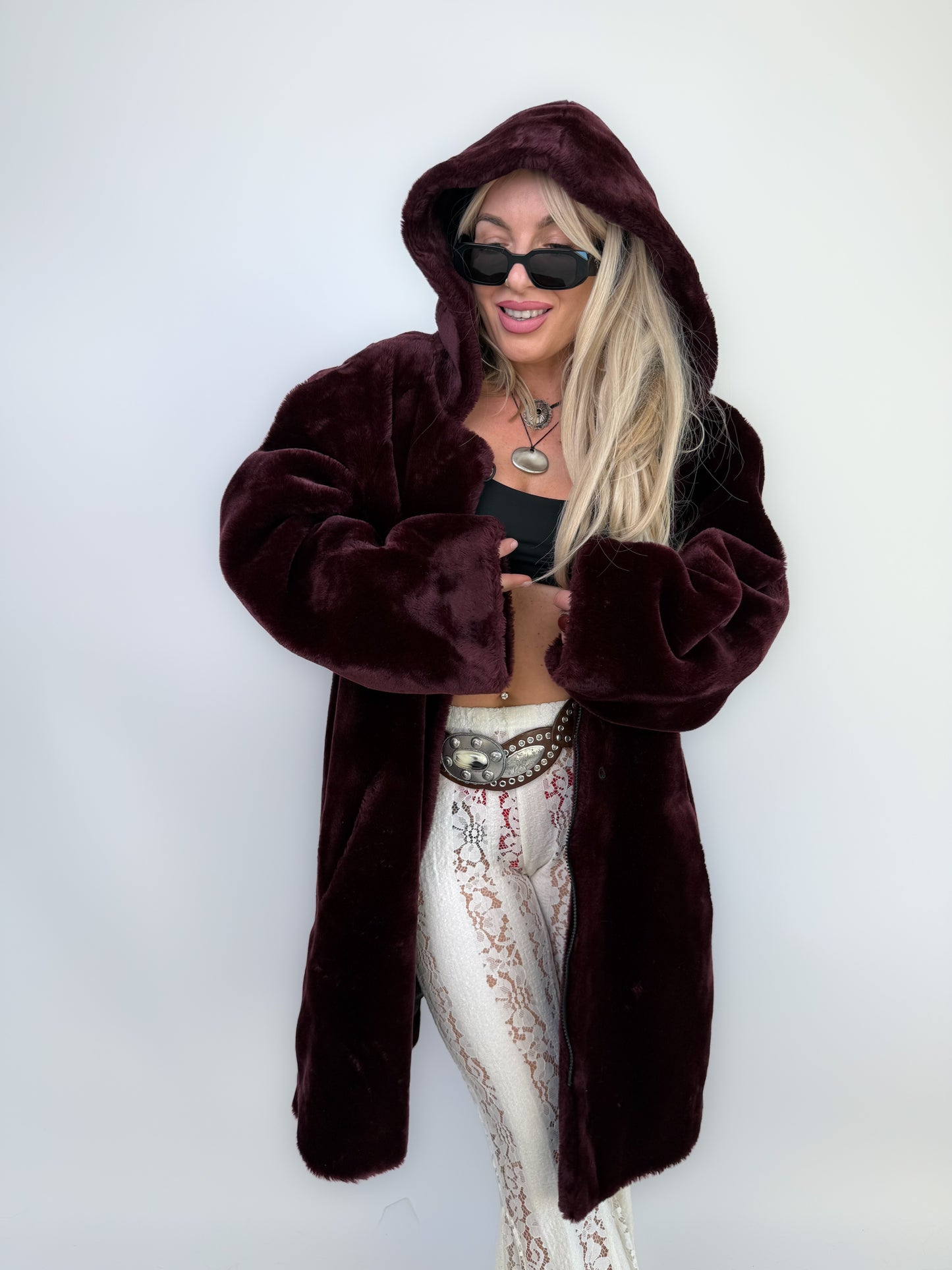 Vintage Burgundy Faux Fur Hooded Plush Winter Coat – 90s Y2K Style Jacket L-XL