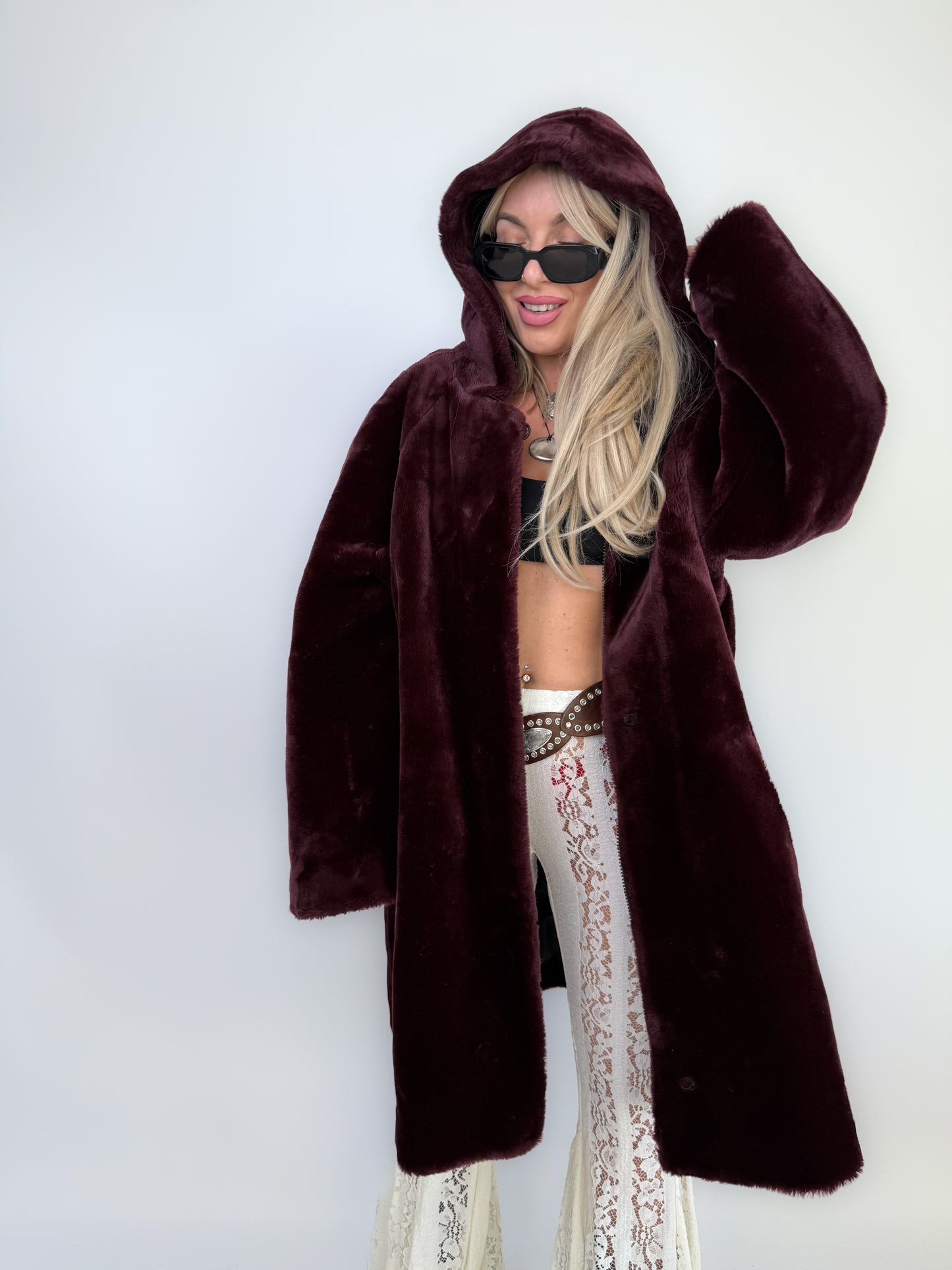 Vintage Burgundy Faux Fur Hooded Plush Winter Coat – 90s Y2K Style Jacket L-XL