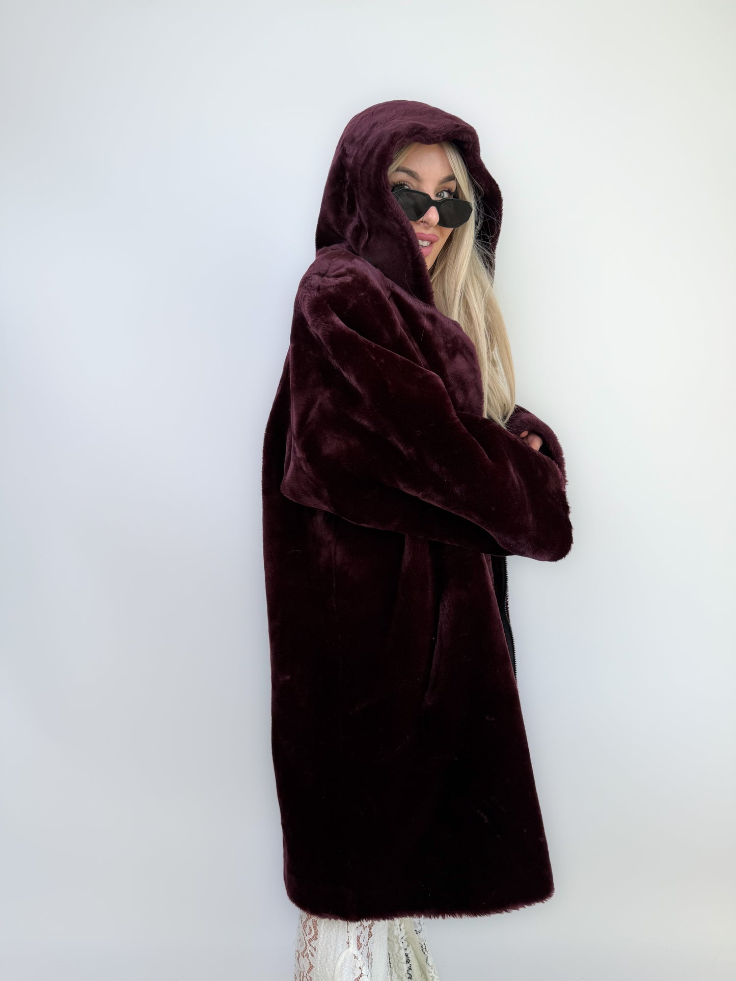 Vintage Burgundy Faux Fur Hooded Plush Winter Coat – 90s Y2K Style Jacket L-XL