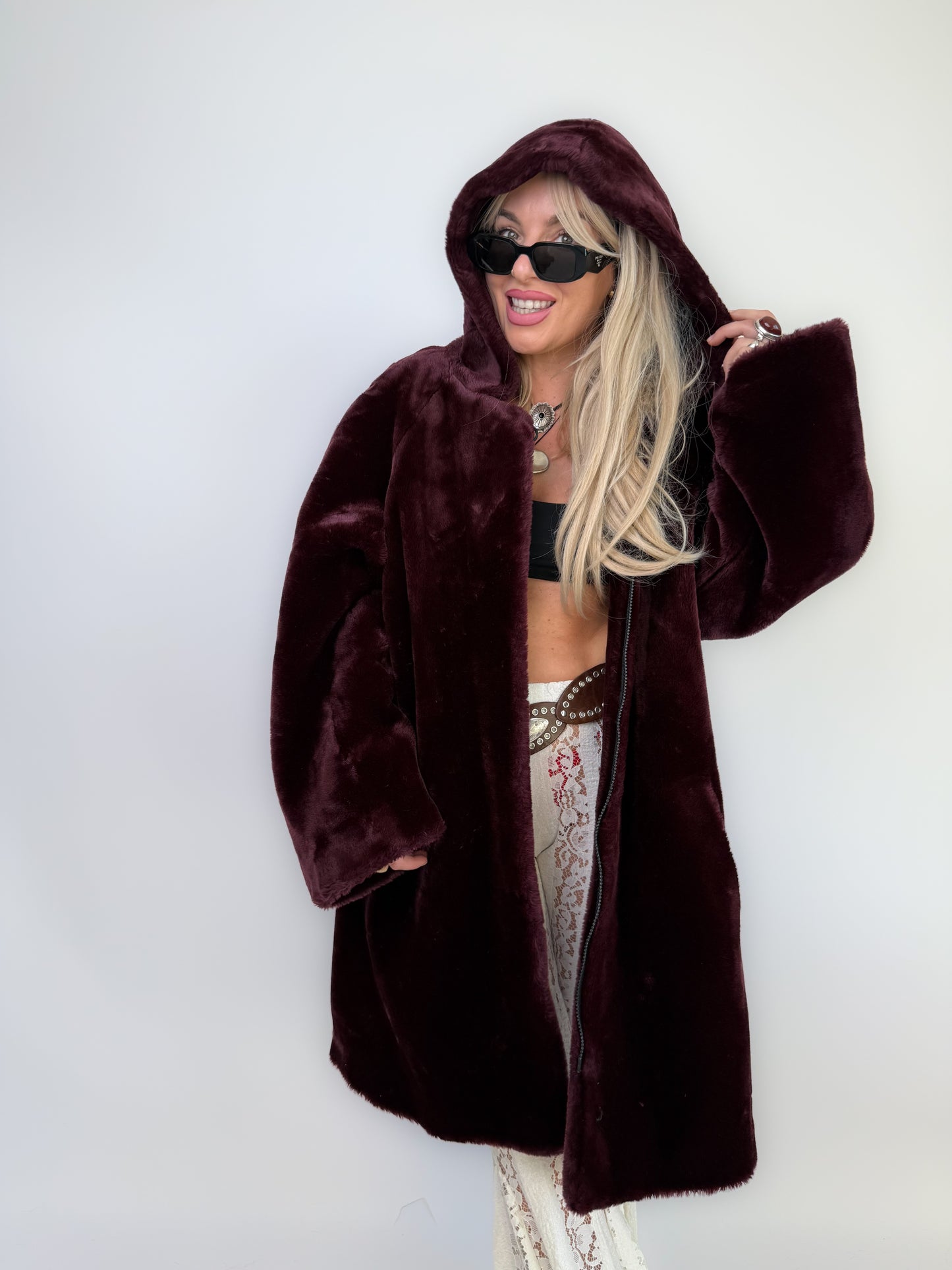 Vintage Burgundy Faux Fur Hooded Plush Winter Coat – 90s Y2K Style Jacket L-XL